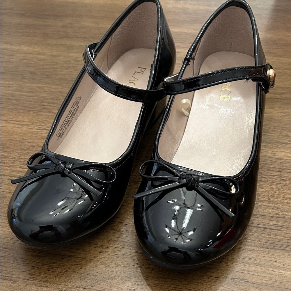 The Children's Place Glossy Black Bow Mary Janes with low heels